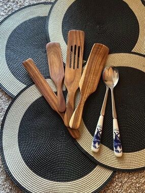 Wooden Kitchen Utensil Set, blue & white serving utensils, x4 placemats